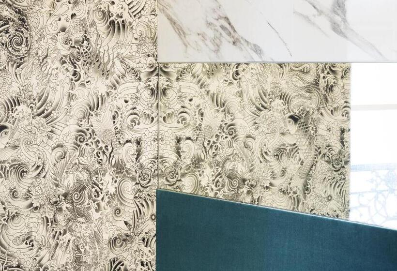 اتاق لوکس با تخت بزرگ, Dupondsmith