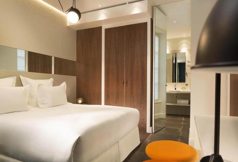 اتاق لوکس با تخت بزرگ, Dupondsmith