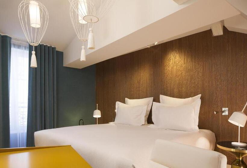 اتاق لوکس با تخت بزرگ, Dupondsmith