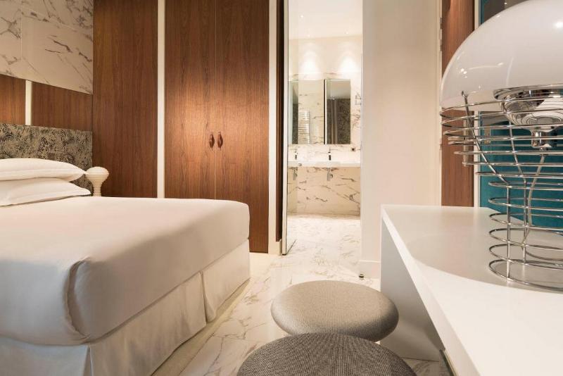 اتاق سوپریور, Dupondsmith