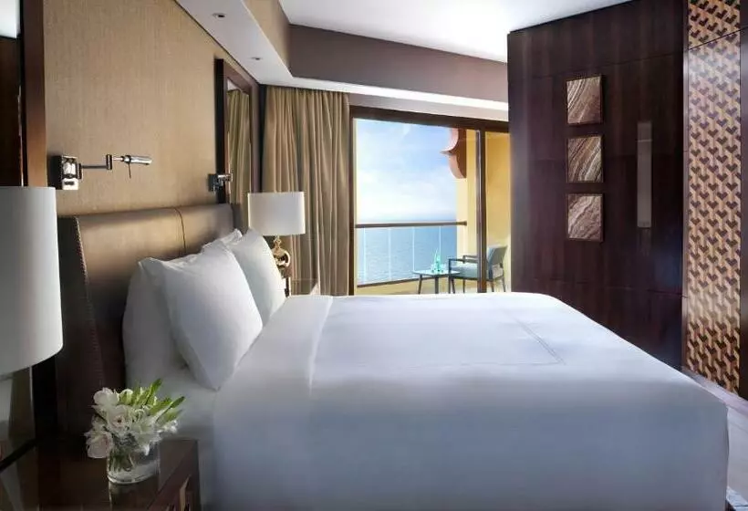 سوییت جونیور با چشمانداز دریا, Fairmont Ajman