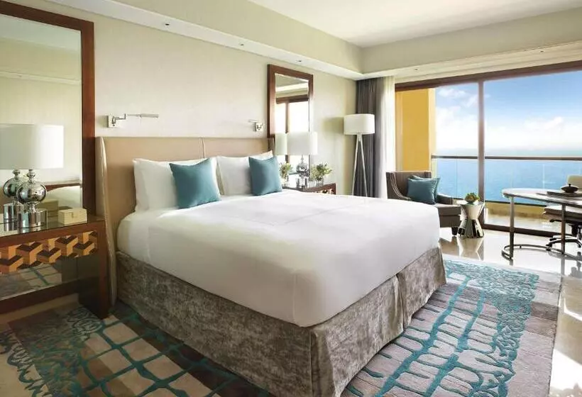 اتاق لوکس با تخت بزرگ, Fairmont Ajman