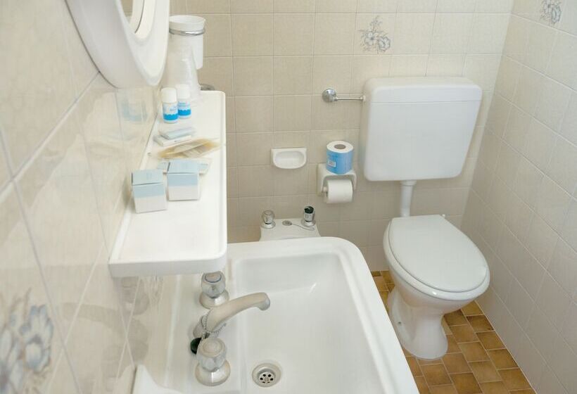 غرفة إقتصادية رباعية, Montecarlo