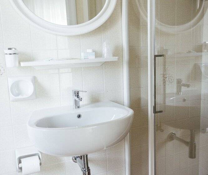 غرفة قياسية, Montecarlo