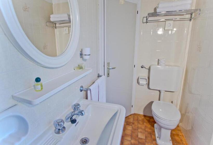 غرفة إقتصادية ثلاثية, Montecarlo