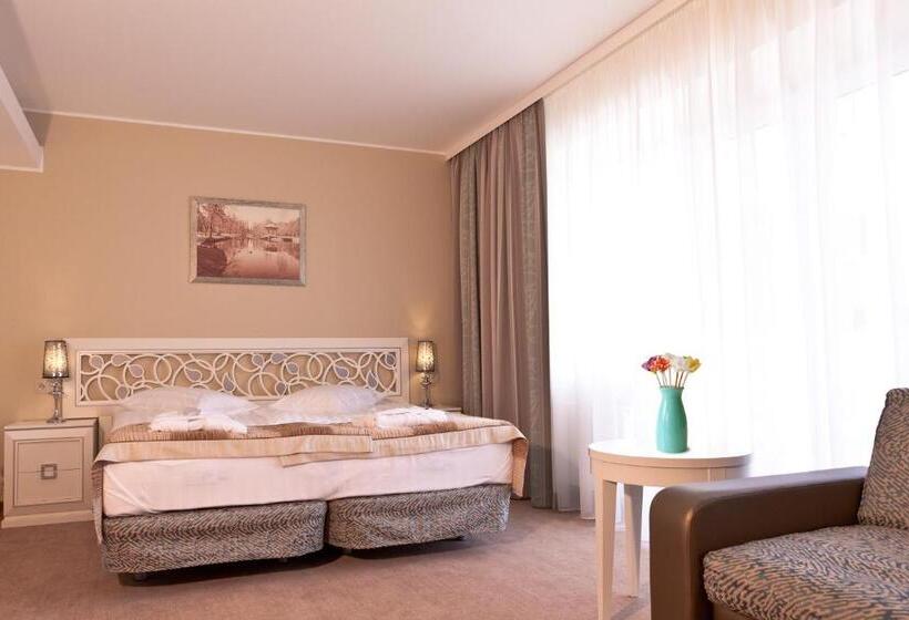 اتاق خانوادگی, Noorus Spa