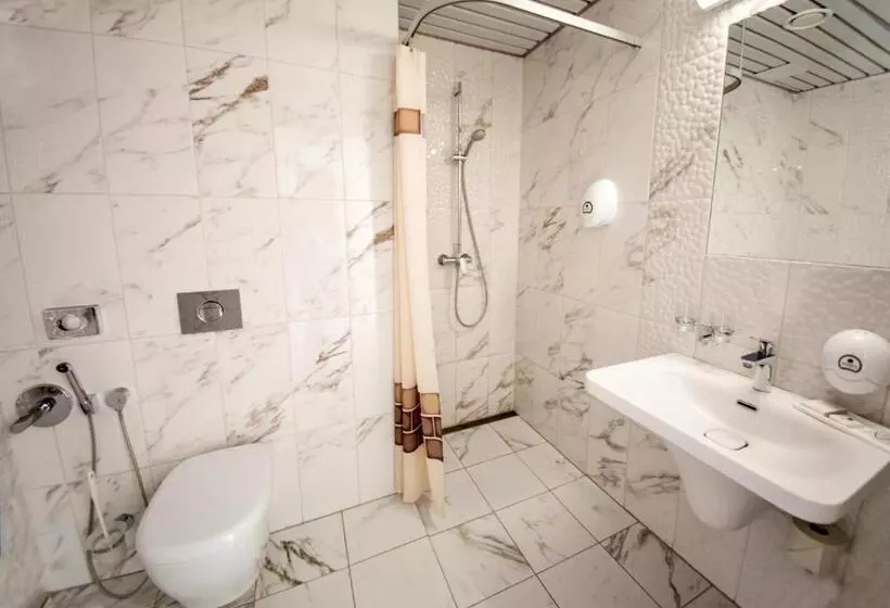 اتاق خانوادگی, Noorus Spa