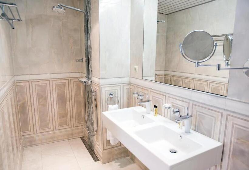 سوییت جونیور, Noorus Spa