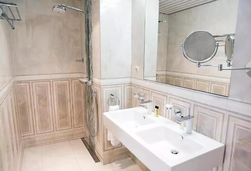 سوییت جونیور, Noorus Spa