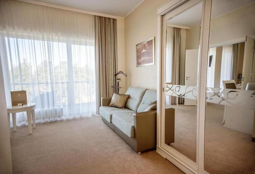 سوییت جونیور, Noorus Spa