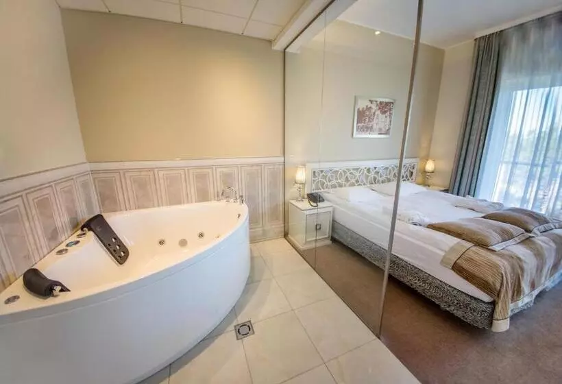 سوییت جونیور, Noorus Spa