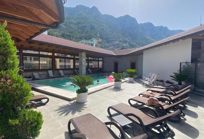 סוויטה עם ג'קוזי, Panorama Kruje View On The Castle And The Old Town