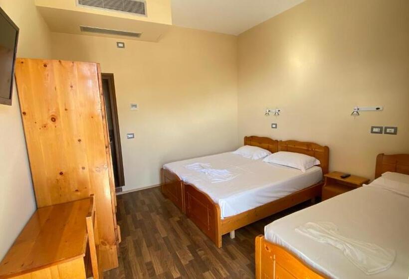 חדר אקונומי לשלושה, Panorama Kruje View On The Castle And The Old Town