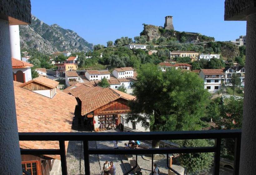 חדר אקונומי לשלושה, Panorama Kruje View On The Castle And The Old Town