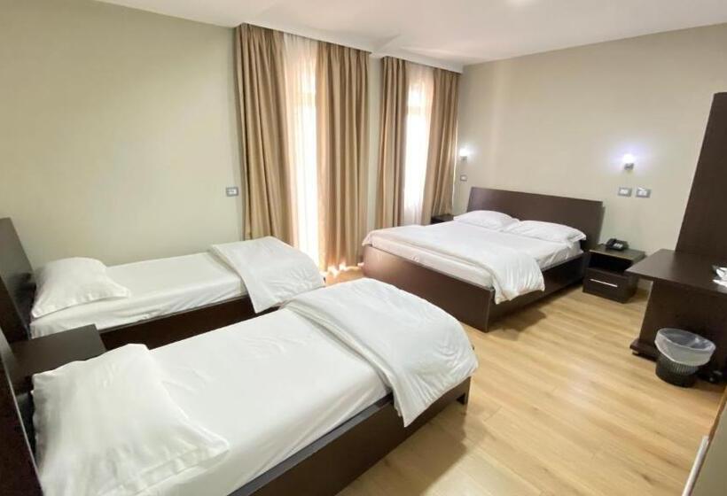 חדר משפחתי, Panorama Kruje View On The Castle And The Old Town