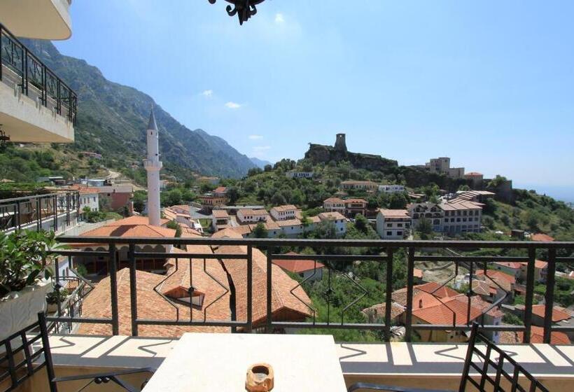 חדר משפחתי, Panorama Kruje View On The Castle And The Old Town