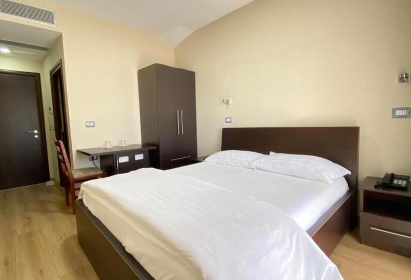 חדר אקונומי, Panorama Kruje View On The Castle And The Old Town