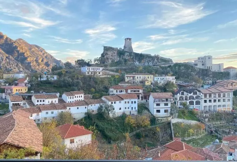 اتاق اکونومی, Panorama Kruje View On The Castle And The Old Town