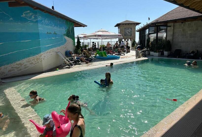 חדר סטנדרט לשלושה, Panorama Kruje View On The Castle And The Old Town