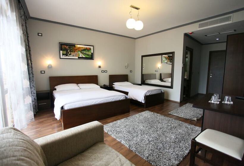 חדר סטנדרט לשלושה, Panorama Kruje View On The Castle And The Old Town