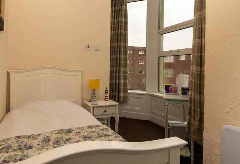 חדר סטנדרט לשלושה, The Hurstmere