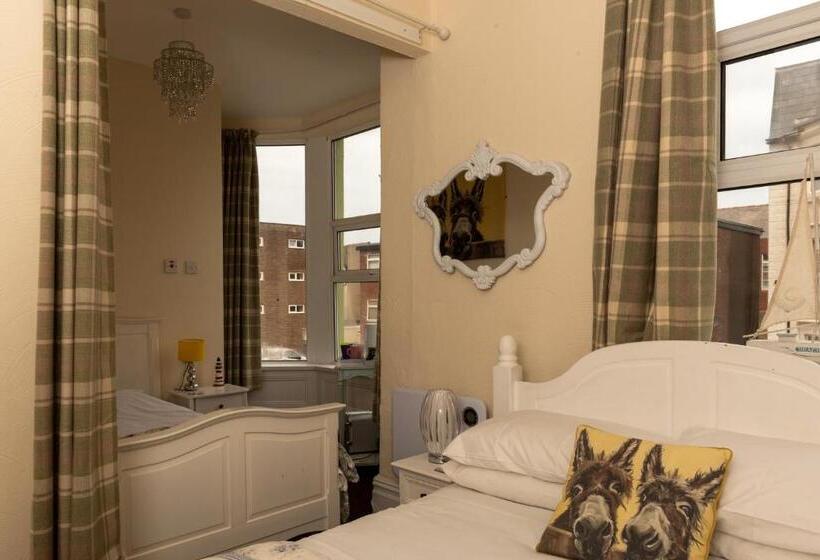 חדר סטנדרט לשלושה, The Hurstmere