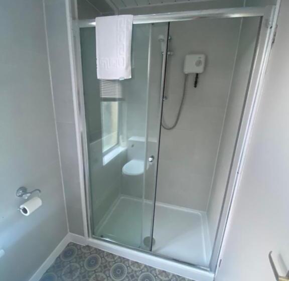 חדר משפחתי קלאסי, The Hurstmere