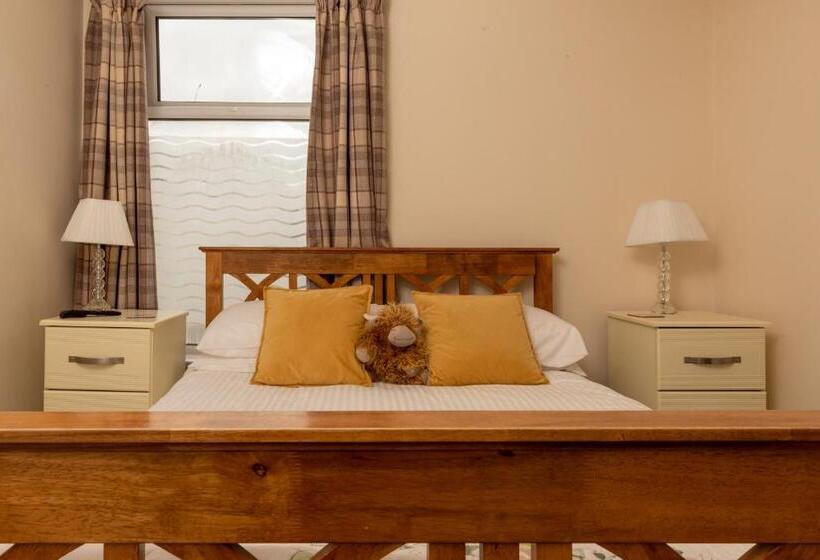 חדר משפחתי קלאסי, The Hurstmere