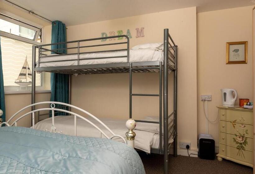 חדר משפחתי, The Hurstmere