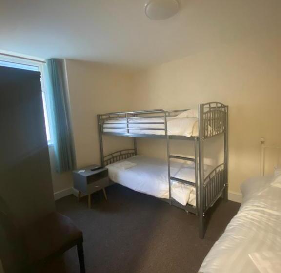 סוויטה משפחתית, The Hurstmere