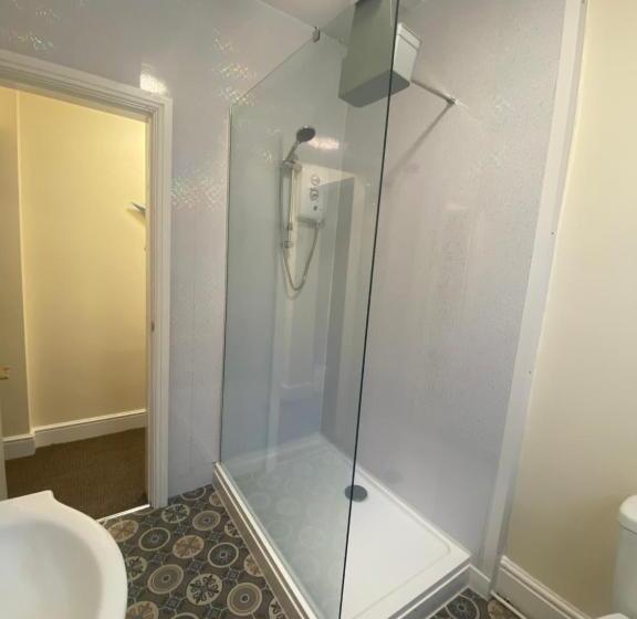 סוויטה משפחתית, The Hurstmere