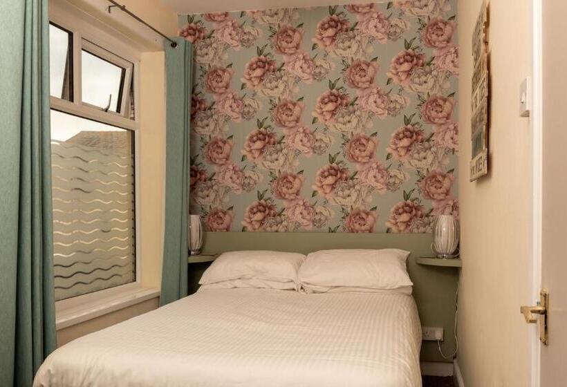 סוויטה משפחתית, The Hurstmere