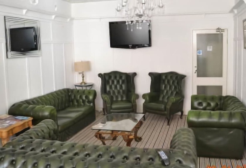 חדר משפחתי, The Oxford