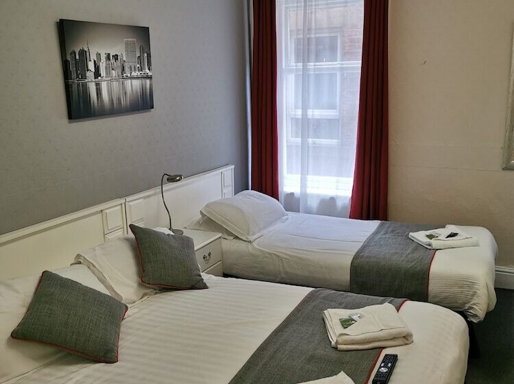 חדר משפחתי, The Oxford