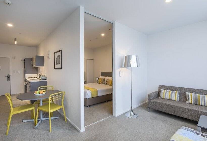 1 Szobás Apartman, Quest On Thorndon