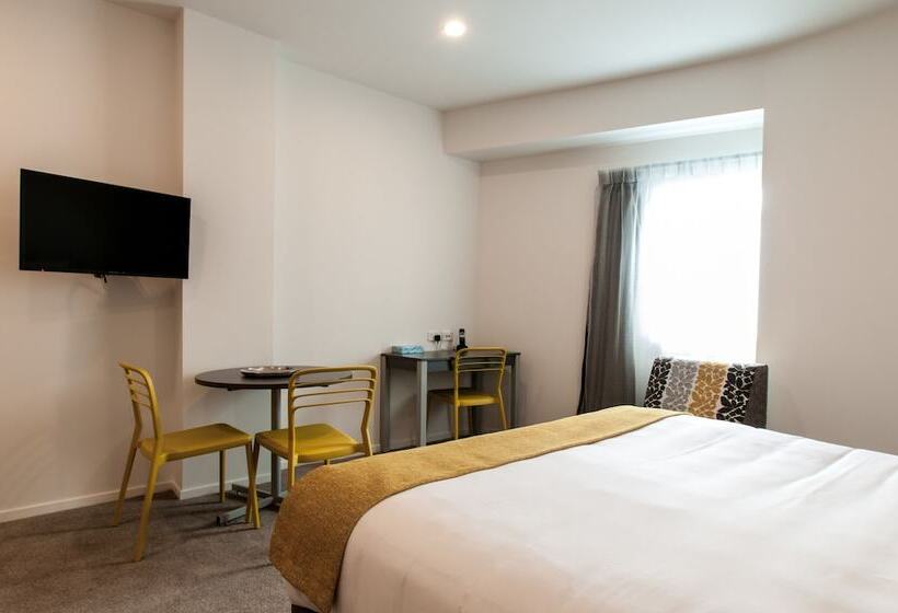 1 Szobás Apartman, Quest On Thorndon