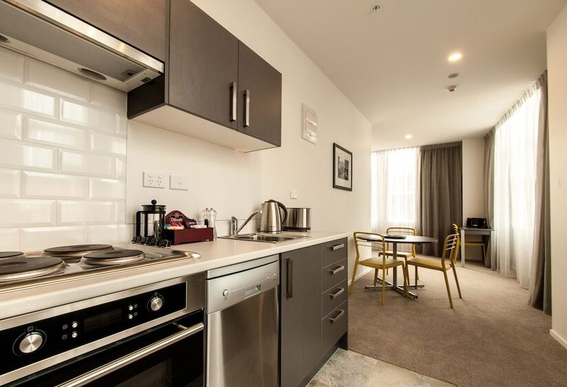 1 Szobás Apartman, Quest On Thorndon