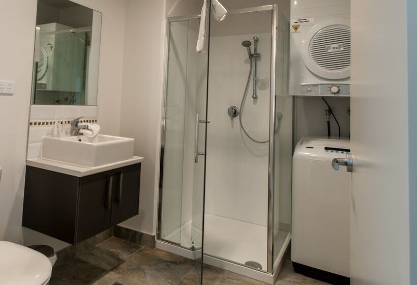 1 Szobás Apartman, Quest On Thorndon