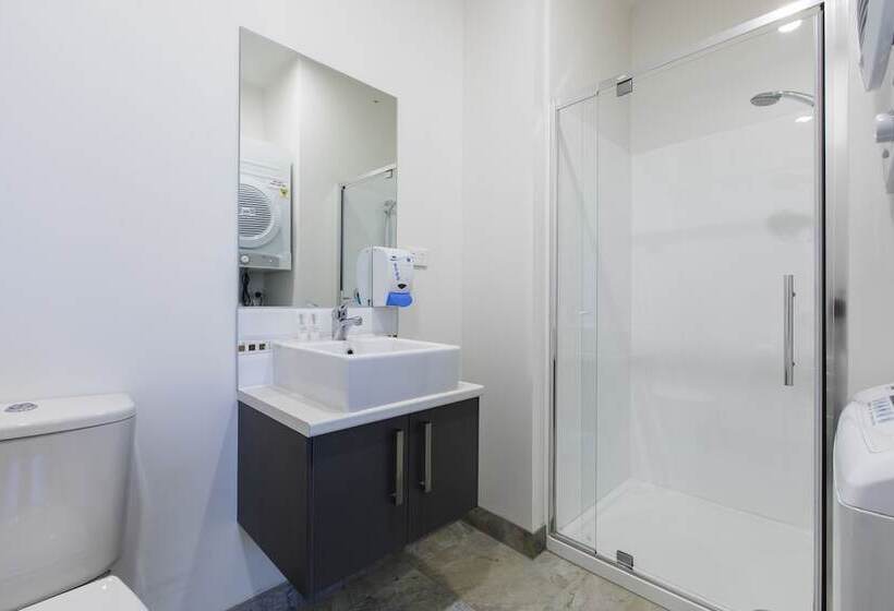 1 Szobás Apartman, Quest On Thorndon