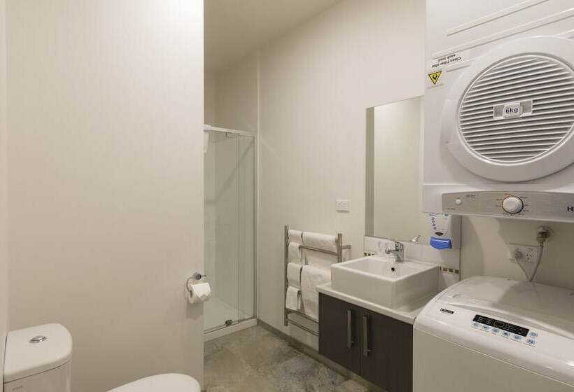 1 Szobás Apartman, Quest On Thorndon