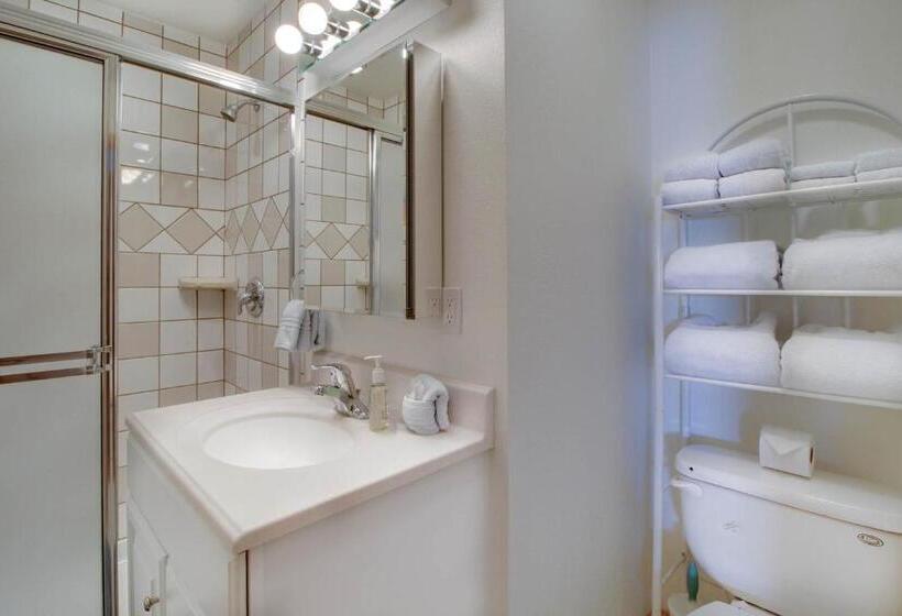 شقة غرفة واحدة, Crystal Beach