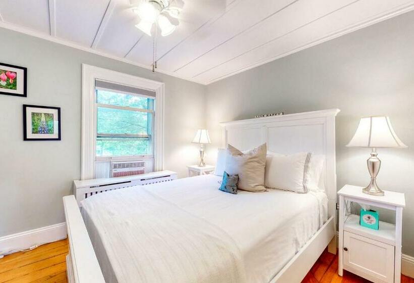 דירת חדר, Commander S Cabin