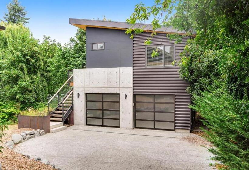 חדר סטודיו סטנדרד, The Treehouse