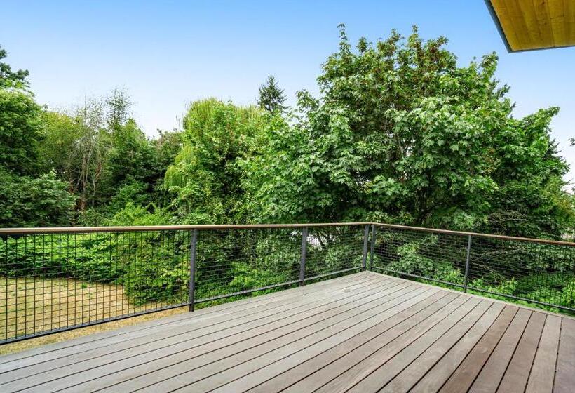 스탠다드 스튜디오, The Treehouse