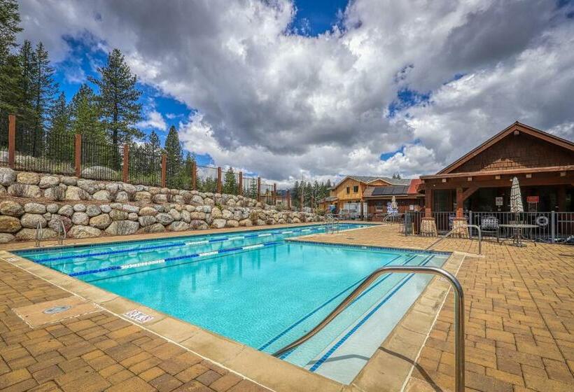 דירת שני חדרים, Truckee Living