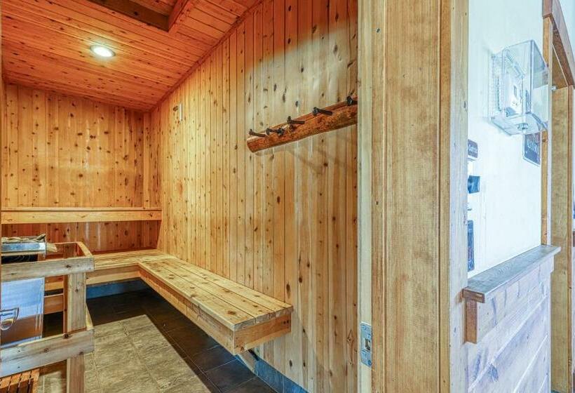 דירת שני חדרים, Truckee Living