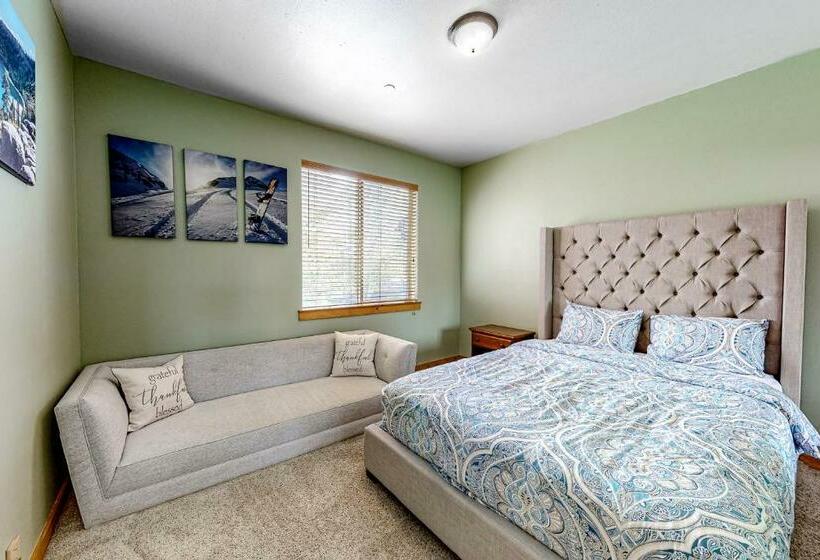 דירת שני חדרים, Truckee Living