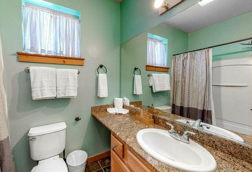 דירת שני חדרים, Truckee Living