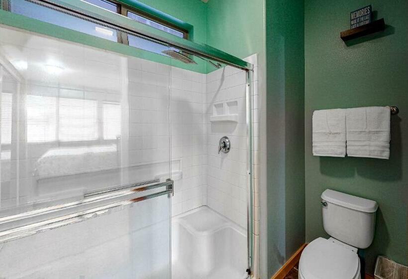 דירת שני חדרים, Truckee Living