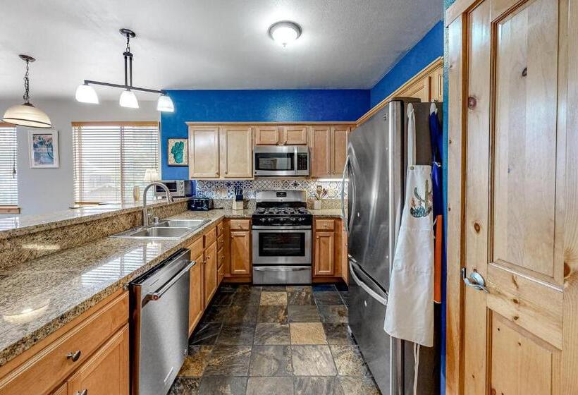 דירת שני חדרים, Truckee Living